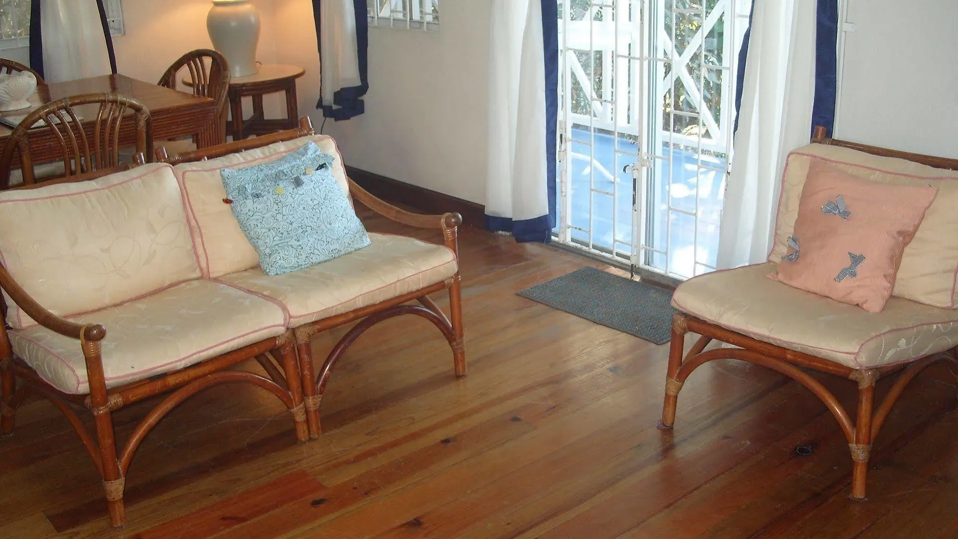 Annabelle'S Apartment Saint James Barbados