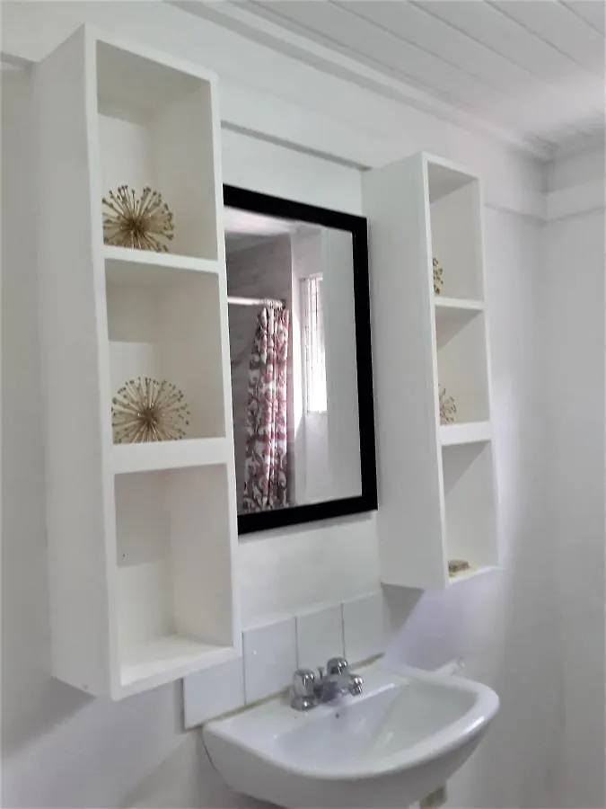 Annabelle'S Apartment Saint James Barbados